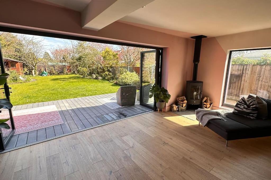 Formby, Spacious True Bungalow Steps From Beach Exterior photo