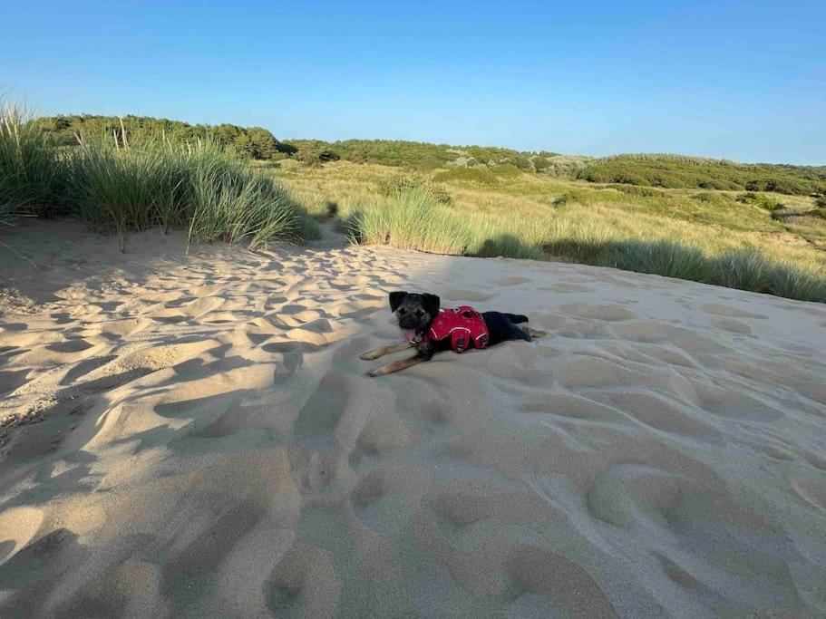 Formby, Spacious True Bungalow Steps From Beach Exterior photo